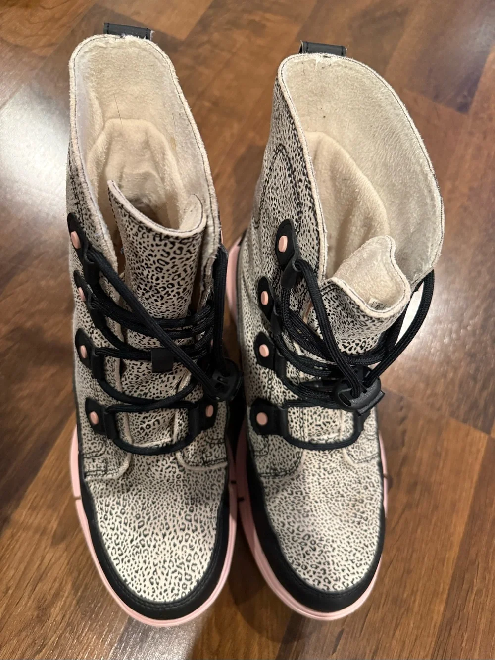 Sorel Whitney Lace-Up Snow Boots in Black and Pink and Leopard (kids size 5)